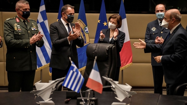 Yunanistan ve Fransa, geçtiğimiz günlerde 2,8 milyar Euro'luk savaş uçağı alımı konusunda anlaşmıştı.